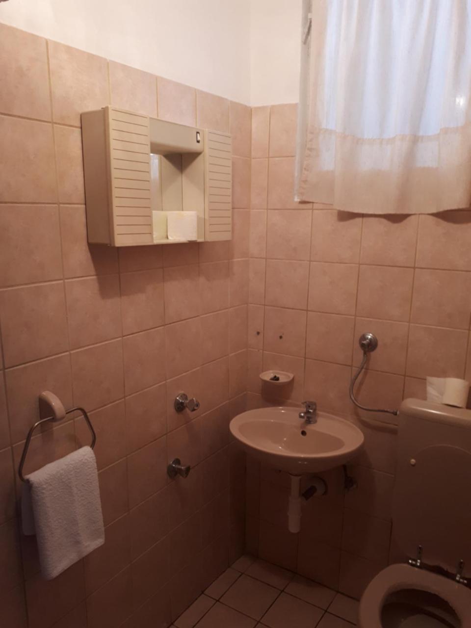 Guest House & Restaurant Adriatic Klek Esterno foto